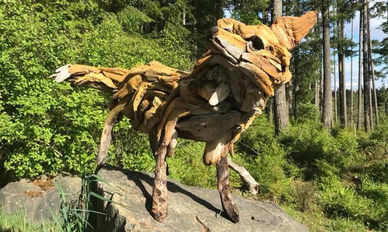 Stolen Fergus the Fox sculpture returned