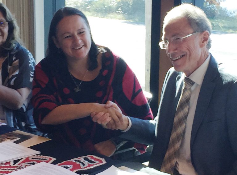 K’ómoks First Nation, CVRD sign historic water agreement