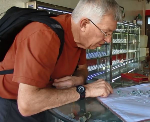 Jewelry maker off to Emmys