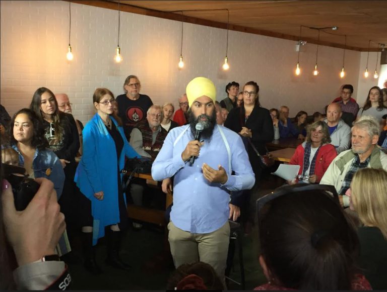 NDP leader Singh stops in Courtenay for round table meeting
