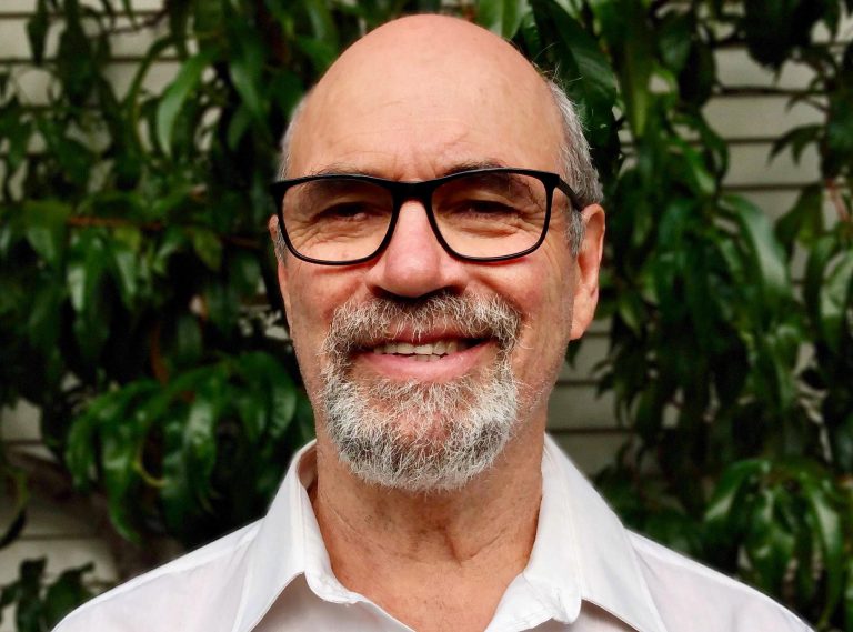 Independent candidate says political system needs fixing