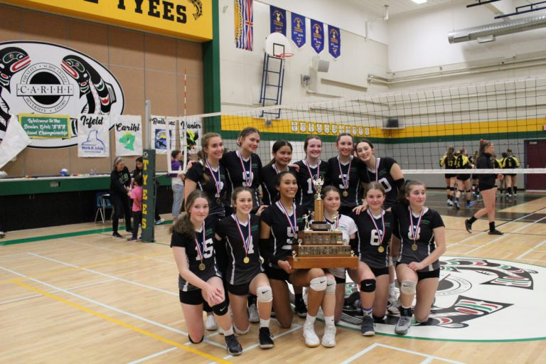 Carihi Secondary senior girls volleyball team heading to provincials