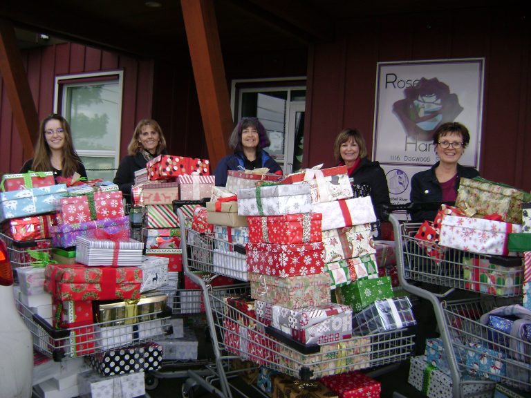 Shoebox Project delivers over 550 gifts to women in need