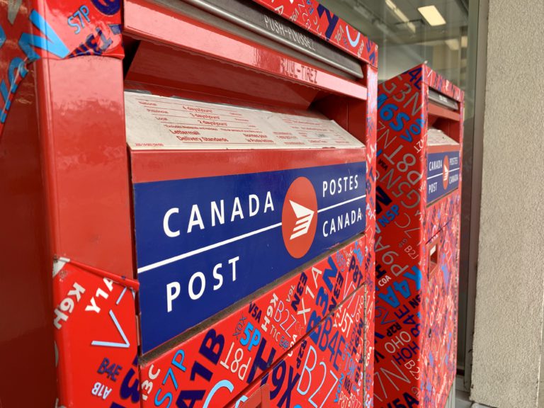 Snow prompts Canada Post to suspend delivery on Vancouver Island