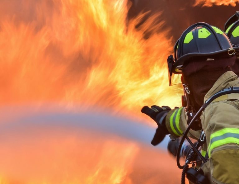 Fire crews battling blaze near Campbell River lookout