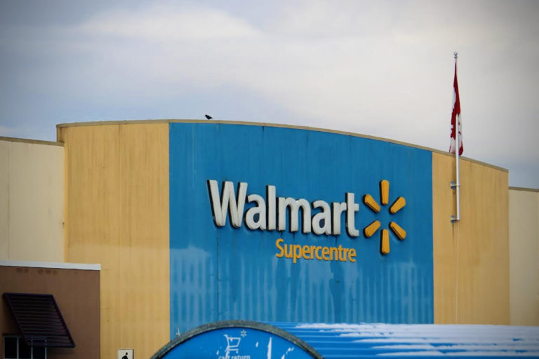 Suspect in 2021 Walmart security guard stabbing acquitted, set free