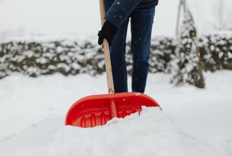 Businesses, property managers reminded to clear snow for garbage, recycling collection 