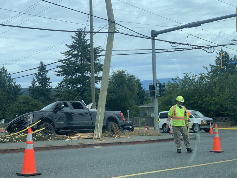 Power out downtown until afternoon while crews replace broken pole