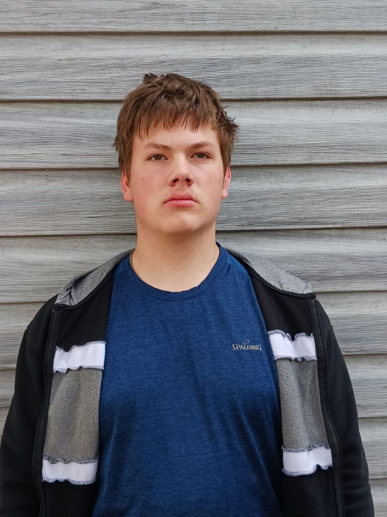 Comox Valley RCMP looking to locate missing youth
