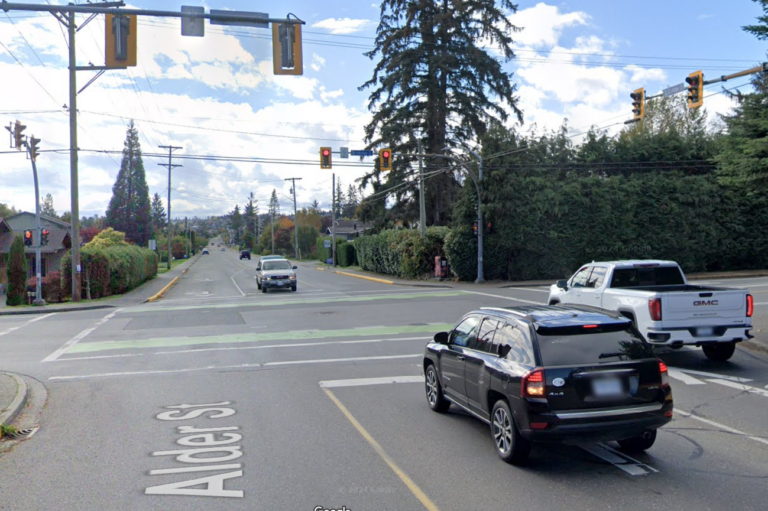 New traffic signals being installed at Hilchey, S Alder