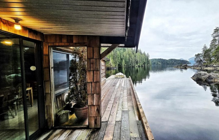 Old floathouse resort for sale near Gold River